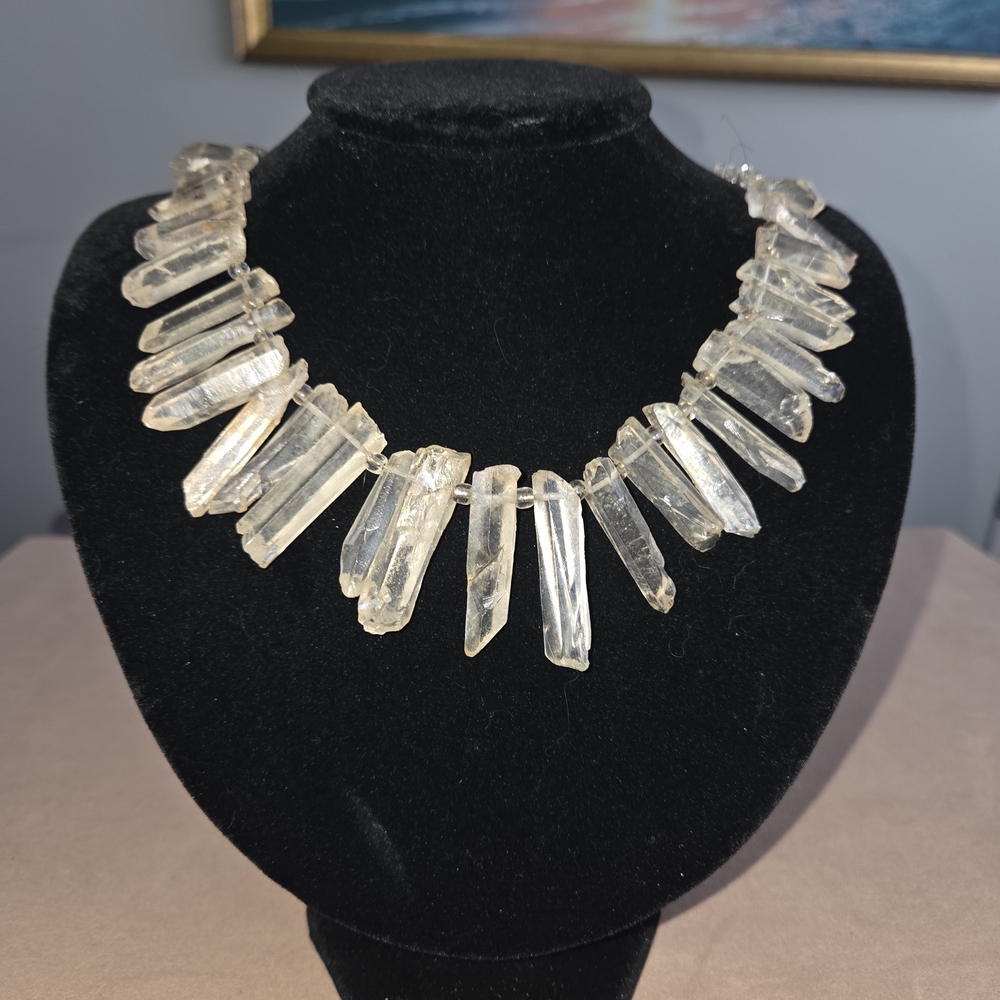 Chic Quartz Statement Necklace